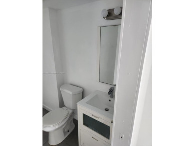 BEAUTIFUL 1/1 UNIT IN GREAT LOCATION. OPEN KITCHEN WITH SS