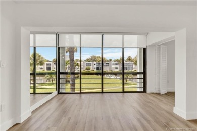 Like Brand New!! Gorgeous and move-in ready! Fabulous