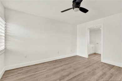 Like Brand New!! Gorgeous and move-in ready! Fabulous