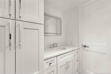 Like Brand New!! Gorgeous and move-in ready! Fabulous