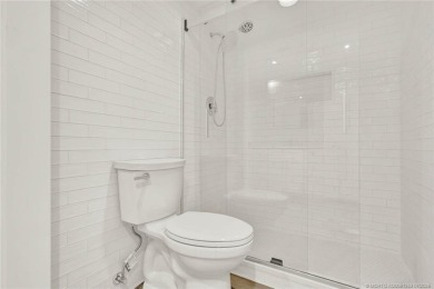 Like Brand New!! Gorgeous and move-in ready! Fabulous