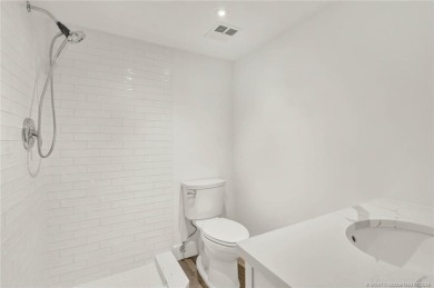 Like Brand New!! Gorgeous and move-in ready! Fabulous