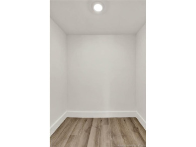 Like Brand New!! Gorgeous and move-in ready! Fabulous