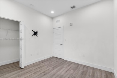 Beautiful Condo in the heart of Doral, 2/2 unit with elevator at