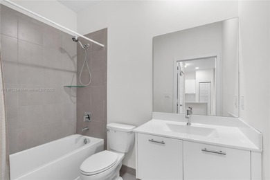 Beautiful Condo in the heart of Doral, 2/2 unit with elevator at