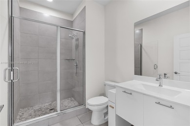 Beautiful Condo in the heart of Doral, 2/2 unit with elevator at