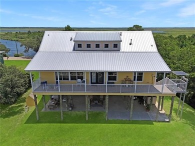 Live the Lake Life at Its Best!
Welcome to 419 Carr Drive -