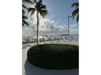 BRIGHT & SPACIOUS 1 BED 1 BATH IN NIRVANA! STAINLESS APPLIANCES