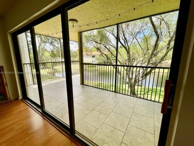 OPORTUNITY! BRIGHT AND CLEAN 2 BEDROOMS / 2.5 BATHS UPDATED