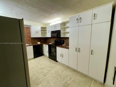 OPORTUNITY! BRIGHT AND CLEAN 2 BEDROOMS / 2.5 BATHS UPDATED