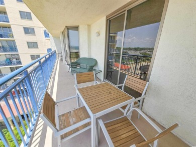 This 21-story luxury oceanfront high-rise offers gorgeous vistas