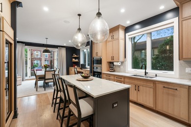 Exceptional Lincoln Park Residence - Lives Like a Single-Family