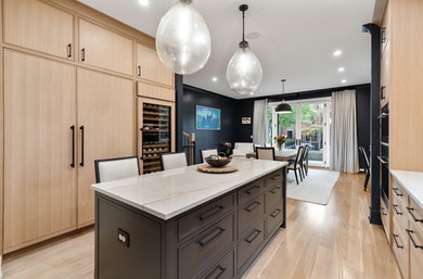 Exceptional Lincoln Park Residence - Lives Like a Single-Family