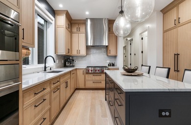 Exceptional Lincoln Park Residence - Lives Like a Single-Family