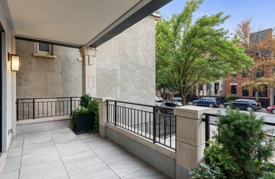 Exceptional Lincoln Park Residence - Lives Like a Single-Family