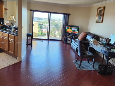 Beautifully 2/2 corner condo on the 12th floor, 1084 SF with