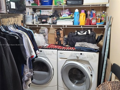 Beautifully 2/2 corner condo on the 12th floor, 1084 SF with