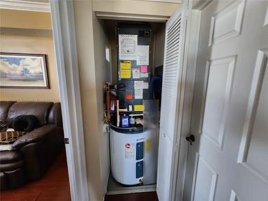 Beautifully 2/2 corner condo on the 12th floor, 1084 SF with