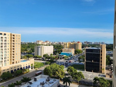 Beautifully 2/2 corner condo on the 12th floor, 1084 SF with