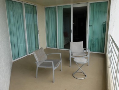 PENTHOUSE UNIT! GREAT LOCATION in Fort Lauderdale, CLOSE TO THE