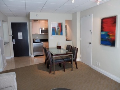 PENTHOUSE UNIT! GREAT LOCATION in Fort Lauderdale, CLOSE TO THE