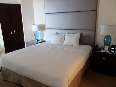 PENTHOUSE UNIT! GREAT LOCATION in Fort Lauderdale, CLOSE TO THE