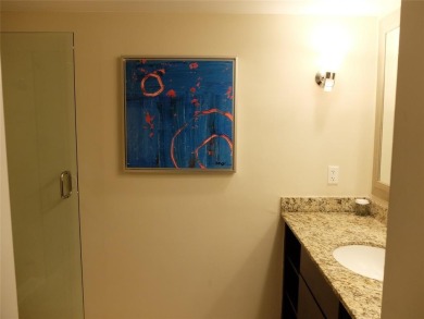 PENTHOUSE UNIT! GREAT LOCATION in Fort Lauderdale, CLOSE TO THE