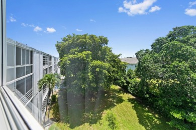 Rarely Available Penthouse Unit in Century Village Deerfield