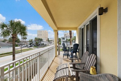 This 3-bedroom, 3-bath 2nd-floor end unit in Northshore offers a