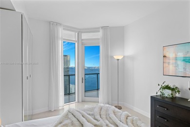 CORNER PENTHOUSE WITH DIRECT BAYFRONT AND SUNSET VIEWS AT