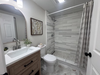 Ocean Tides Condo in Pristine Condition! This 1 Bedroom, 1 Bath