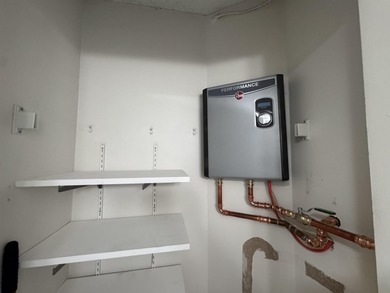 Ocean Tides Condo in Pristine Condition! This 1 Bedroom, 1 Bath