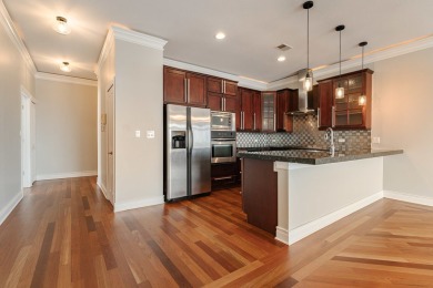 Stunning top-floor 2 bed, 2 bath condo in an elevator building