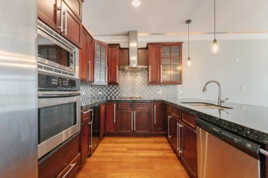 Stunning top-floor 2 bed, 2 bath condo in an elevator building