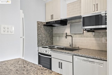 Stylish Top-Floor One-Bedroom Condo in Emeryville's Watergate