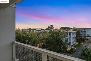Stylish Top-Floor One-Bedroom Condo in Emeryville's Watergate