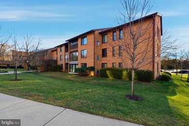 Life is easy in this turn-key 3BR/2FB Leisure World condo!