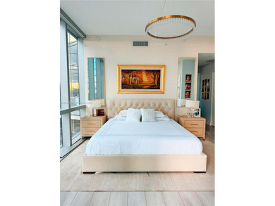 3/4 + fully enclosed den residence in PARAMOUNT MIAMI