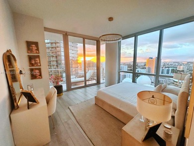 3/4 + fully enclosed den residence in PARAMOUNT MIAMI