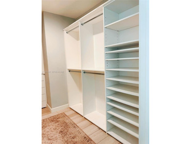 3/4 + fully enclosed den residence in PARAMOUNT MIAMI