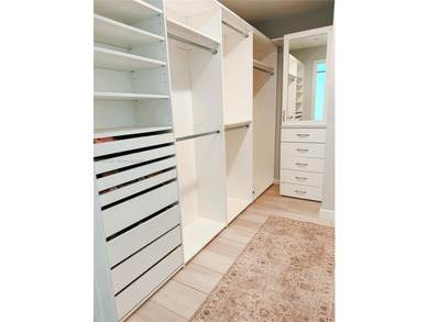 3/4 + fully enclosed den residence in PARAMOUNT MIAMI