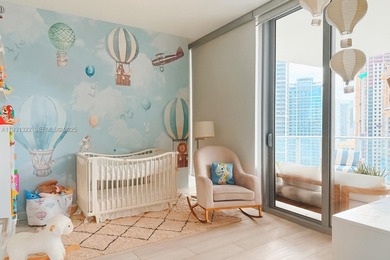 3/4 + fully enclosed den residence in PARAMOUNT MIAMI