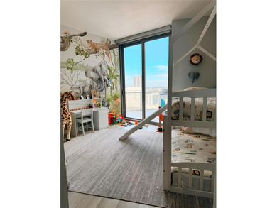 3/4 + fully enclosed den residence in PARAMOUNT MIAMI