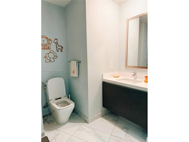 3/4 + fully enclosed den residence in PARAMOUNT MIAMI