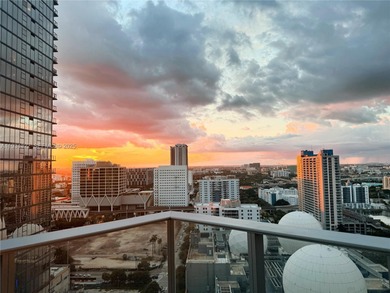 3/4 + fully enclosed den residence in PARAMOUNT MIAMI