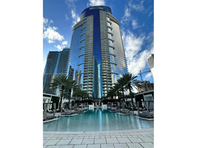 3/4 + fully enclosed den residence in PARAMOUNT MIAMI