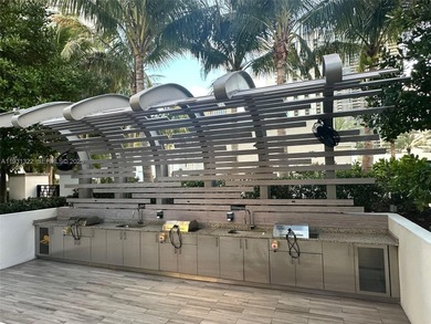 3/4 + fully enclosed den residence in PARAMOUNT MIAMI