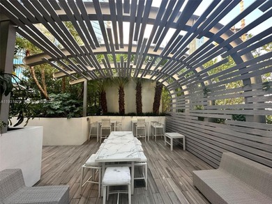 3/4 + fully enclosed den residence in PARAMOUNT MIAMI