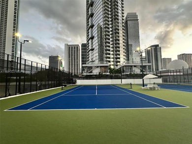 3/4 + fully enclosed den residence in PARAMOUNT MIAMI