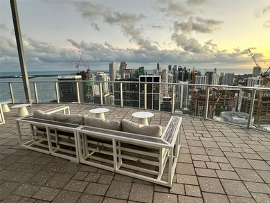 3/4 + fully enclosed den residence in PARAMOUNT MIAMI